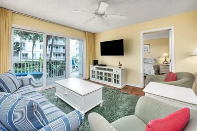 Image de Oceanfront and Great Amenities!