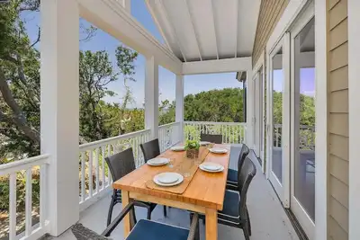 Image de Ocean Views with Swimming Pool.