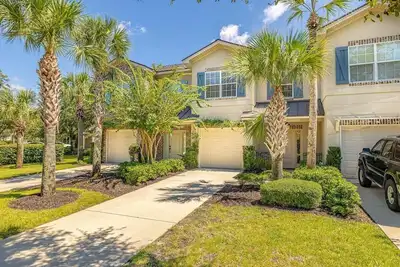 Image de Centrally Located new townhome is the ideal choice