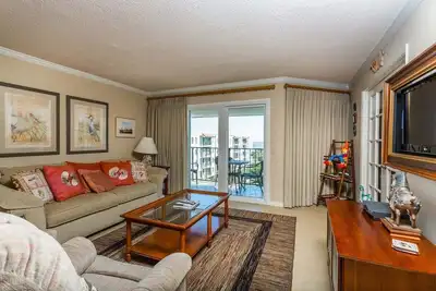 Image de Steps from the Beach! Oceanfront Condo