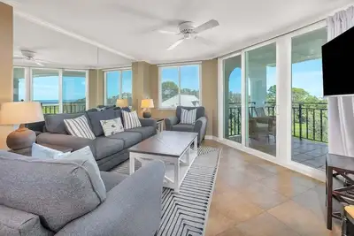 Image de Oceanfront Condo with Swimming Pool. Ocean View