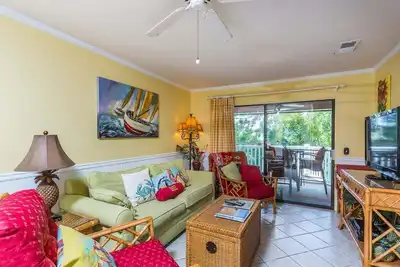 Image de Enjoy Ocean Breeze from your Balcony! Amenities in