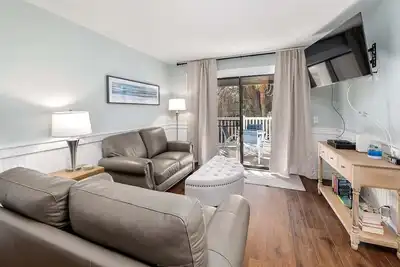 Image de Oceanfront Condominium with Balcony and Pool