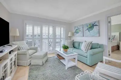Image de Golden Isles Spacious and Oceanfront Condo