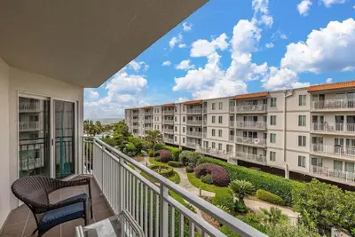 Image de Spacious and Oceanfront Condo
