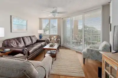 Image de Oceanfront Condominium!