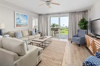 Image de Gorgeous Oceanfront Condominium! Ocean Views, Beach Access and Pool