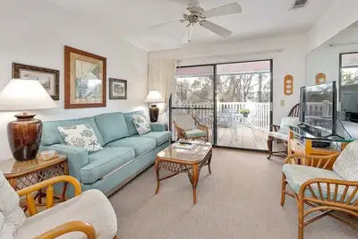 Image de Oceanfront Condominium with Balcony, Pool and Boar