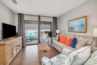 Image de Enjoy Ocean Breeze from your Balcony!