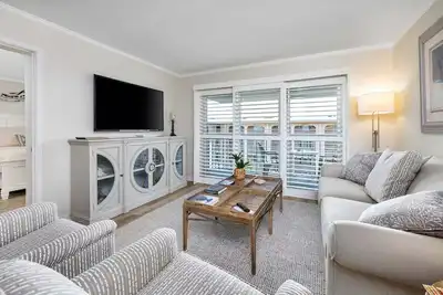 Image de Oceanfront Condominium with Great Amenities