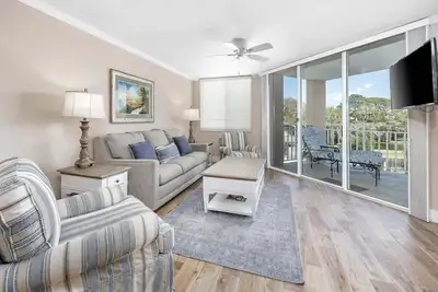 Image de Fully Renovated Oceanfront Condo with Pool Access