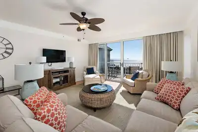 Image de Luxurious Condo is Great for Families!