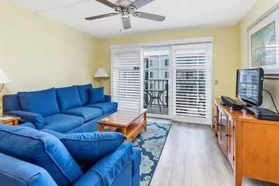 Image de Oceanfront Condominium with Great Amenities