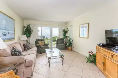 Image de Oceanfront Complex with Great Amenities