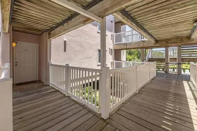 Image de Oceanfront Condominium with Great Amenities!