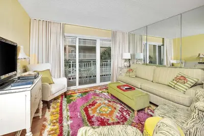 Image de Oceanfront Condo Perfect for Couples & Friends!