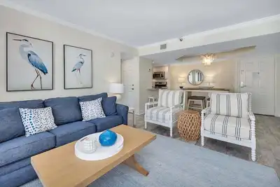 Image de Only Steps from the Beach! Oceanfront Condo!