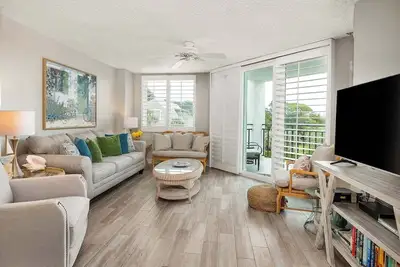 Image de Oceanfront Condominium with Partial Ocean View!