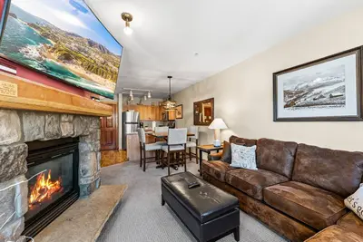 River Run Condo w/ Scenic Mountains Views; Steps from Gondola, Shops & Dining