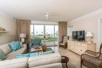 Image de Bring your pet to this Beautiful Oceanfront condo!