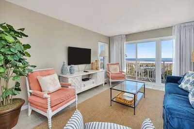 Image de St Simons Family Friendly Beachfront Condominium!