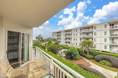 Image de Oceanfront Condominium with Great Amenities