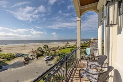 Image de Luxurious Complex. Steps from the Beach!