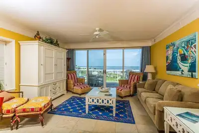 Image de Oceanfront Condo is Steps from the Water!
