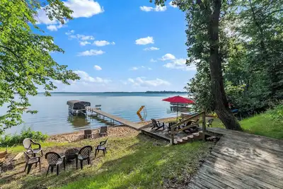 Image de Sandy Beach Family Getaway w/ Fire Pit & Deck!