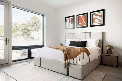 Image de Walk to Gameday | Jefferson Park Condo | Tesoro