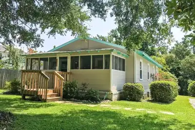 Image de The Crab Shack! hot tub, 10 min to beach & base. newly renovated