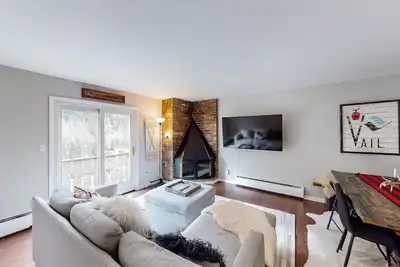Image de Mountain Views at Vail East | Fireplace, Desk, Walk to Vail Shuttle & Trails