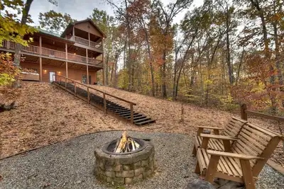 Image de Peaceful Mtn. View Cabin w/ Hot Tub & Fire Pit, 3 mi. To Town