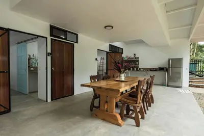 Image de Spacious 3br Villa Just 5 Min Walk to the Beach | Master Suite & Saltwater Pool