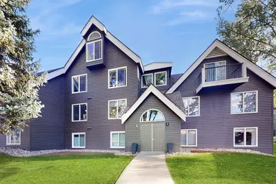 Image de Immersive mountain living - enjoy mountain biking, fly fishing, hiking, & more