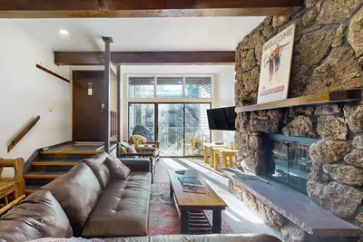 Image de Updated Mountain Getaway w/ Pool, Hot Tubs & Shuttle - Adjacent to Lake