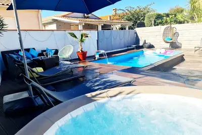 Image de Heated pool house & Jaccuzi -4 mins walk to the Beach