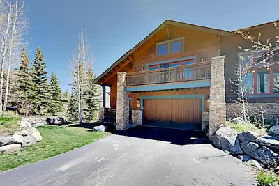 Image de Idyllic Hideaway w/Private Hot Tub, Mountain Views, WiFi - Walk to Dining/Shops