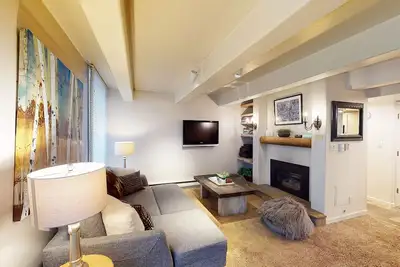 Image de Vail International gem with heated pool & hot tub access - walk to lifts, dining