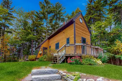 Image de Appalachee Pond Waterfront Cottage | Decks, Sunroom, Dock with Kayaks & Canoe