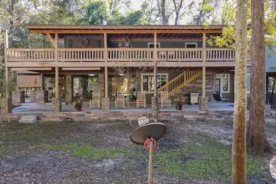 Image de Big Cypress Lodge on Sante Fe River-Sleeps 14, Bring horses, Rv and your boat!