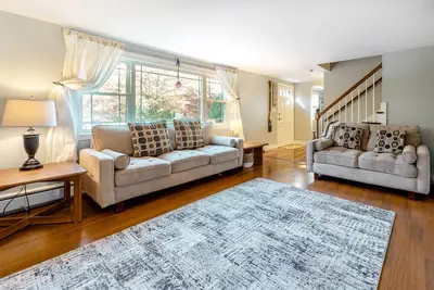 Image de Private, Peaceful & Stylish Getaway | Firepit | Near Beaches, Dining & Shops