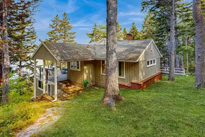 Image de Beachfront Delight with detached guesthouse, sunset views & private beach access