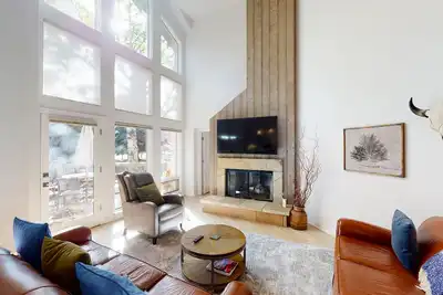 Image de Springs of Arrowhead Getaway w/ Deck, Pool, Hot Tub & Village Shuttle