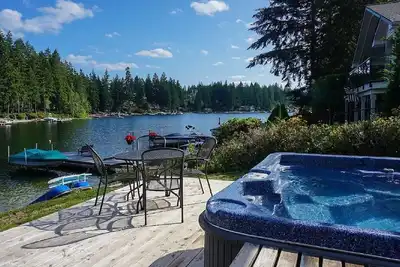 Image de Lakefront Mason Lake home- glamping in a cabin!