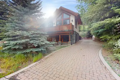 Image de Huge Multi-Level Home with Hot Tub, Separate Studio Apartment & Vail Views