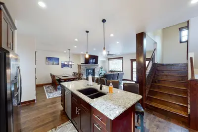 Keystone Retreat: Gateway to Trails, Slopes & Stunning Views w/ Private Hot Tub