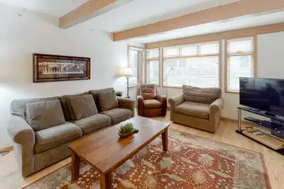 Image de Aspenwood Gem w/Shared Pool, Hot Tubs, & Sauna + Free WiFi, Private W/D