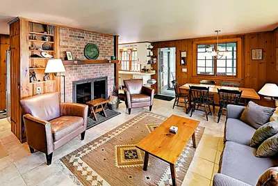 Image de West-facing pure waterfront home in Orleans, overlooking Arey's Pond