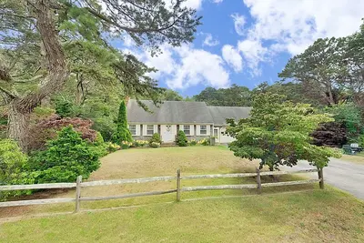 Image de Steps to Shops, Eateries & Bike Trail Updated Wellfleet Retreat near Beach